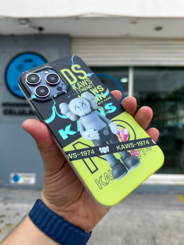 Case Kaws Holografica