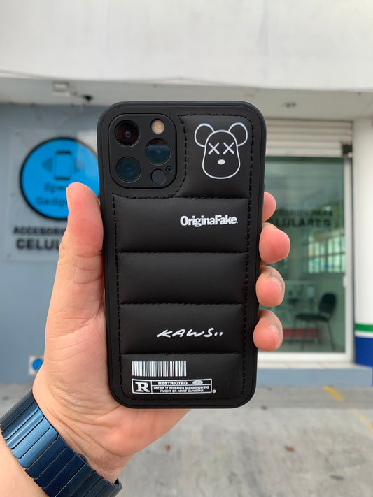 Case Kaws Acolchonada